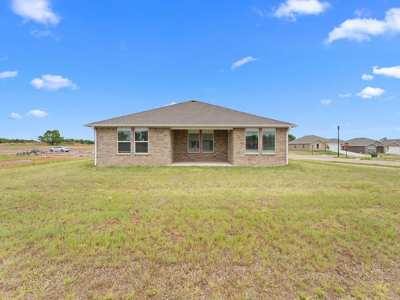 4 bed, 1800 sqft, $1,795 — Photo 2