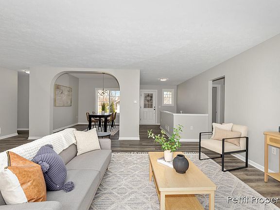 3rd image of 4548 Green Meadow Dr