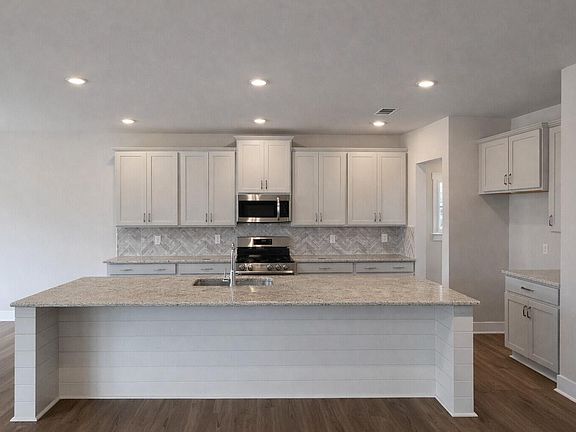 5th image of 8271 Shrewsbury Ln #39