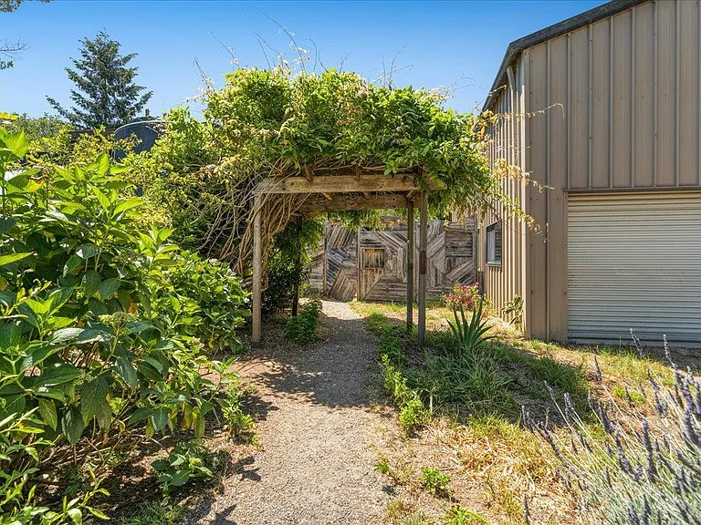 1221 Old San Jose Rd #B — Photo 27