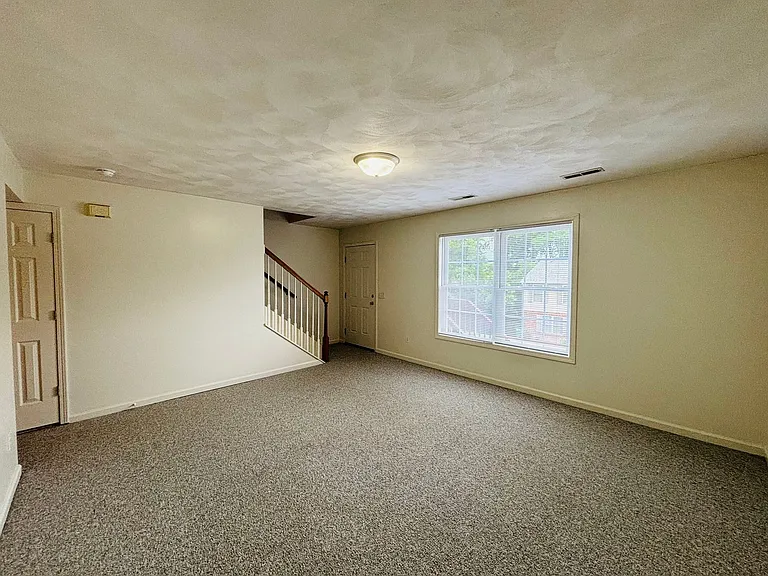 725 E Main St — Photo 13