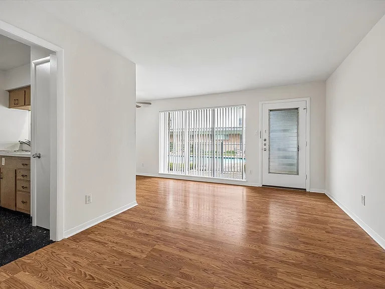 3703 Roseland St #3 — Photo 1