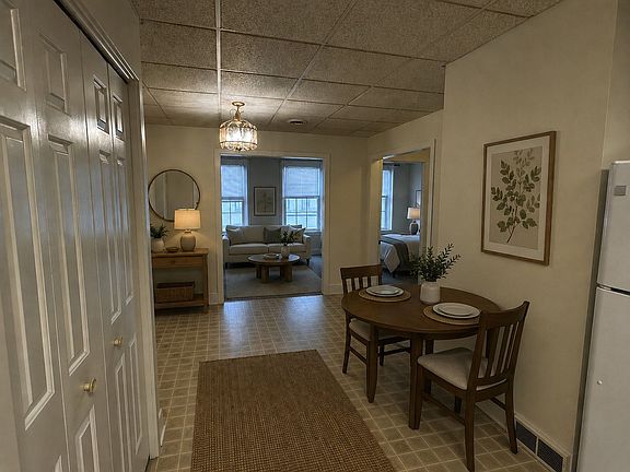 2nd image of 116 W Market St APT B
