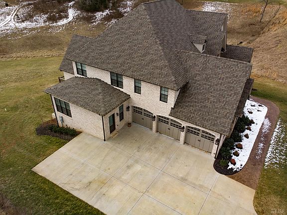 4th image of 1135 Lake Manor Dr