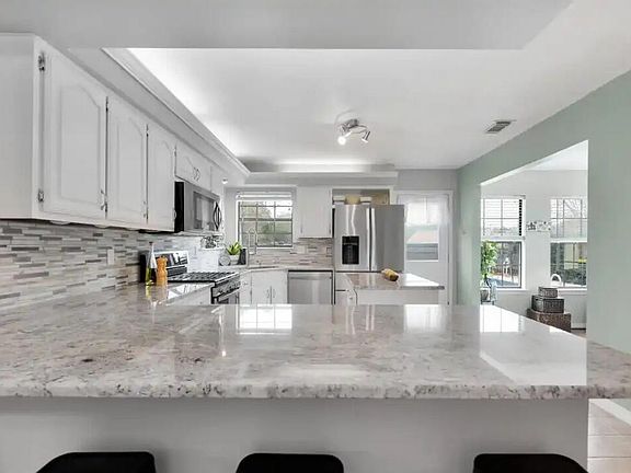 4th image of 5 Shamrock Dr