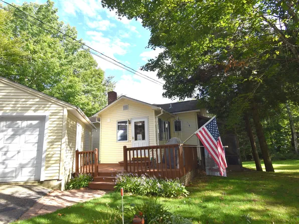 70 Lakeside Dr, Saint Albans, ME 04971
