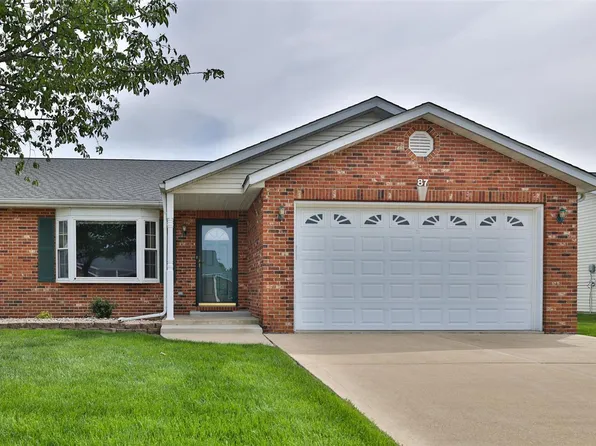 87 Parkside Dr, Bethalto, IL 62010