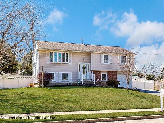 3rd image of 339 Colonial Dr