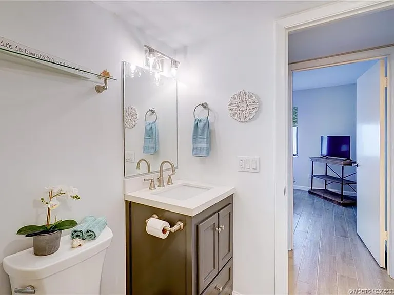 5553 NE Gulfstream Way — Photo 30