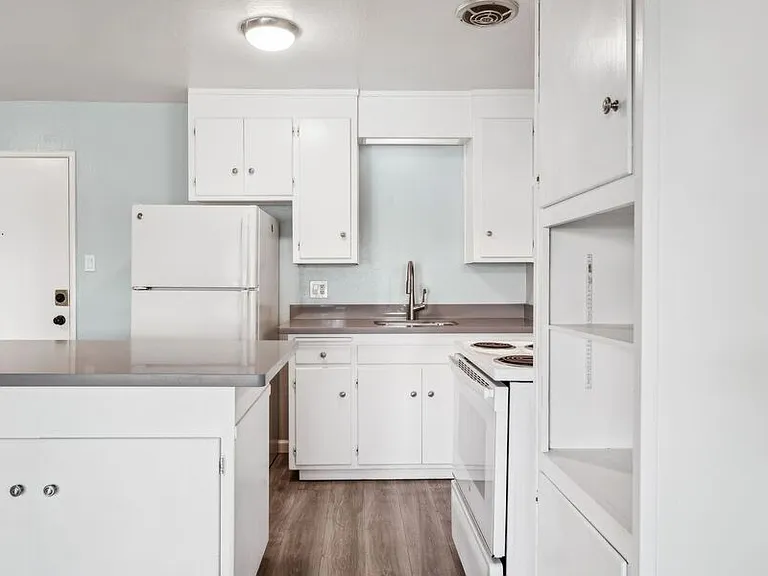 22555 Linden St #12 — Photo 11