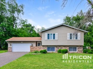 2805 Saddlebrook Cir, Hopkins, MN 55305