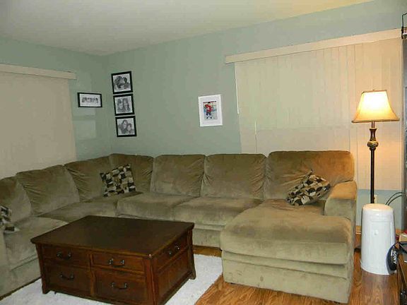 3rd image of 7353 Middlebury Dr
