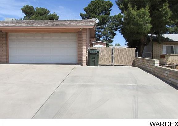 3rd image of 1015 Crestwood Dr