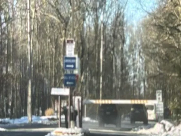 106 Witherspoon Ct, Milford, PA 18337