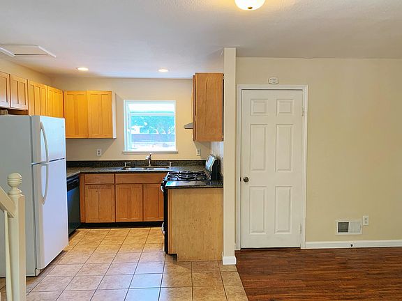 4th image of 1134 Windermere Ave