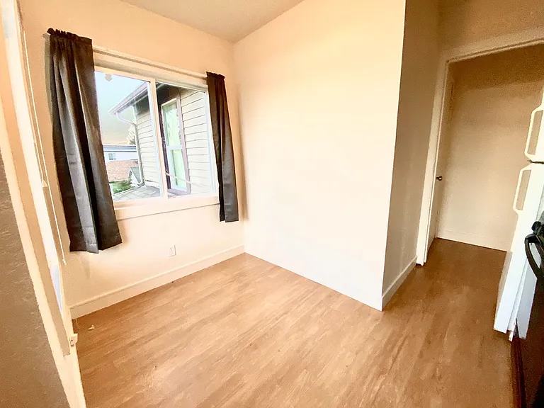 1201 Everett Ave — Photo 1