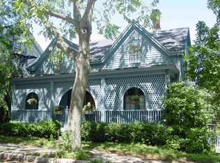 15 Walnut St, Newport, RI 02840