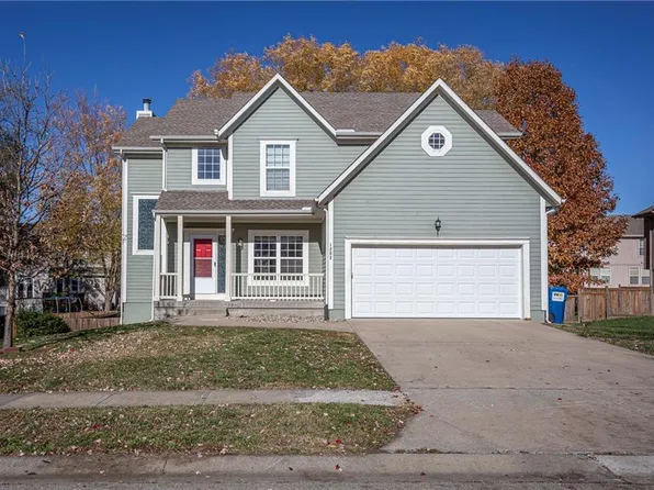 1202 N 2nd St E, Louisburg, KS 66053