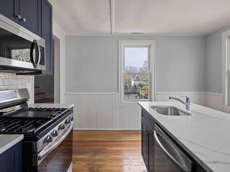 90 Nicoll St. — Photo 7
