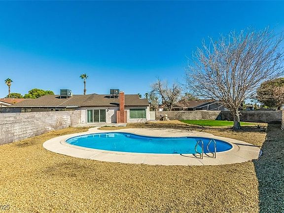 2nd image of 7075 Starwood Dr