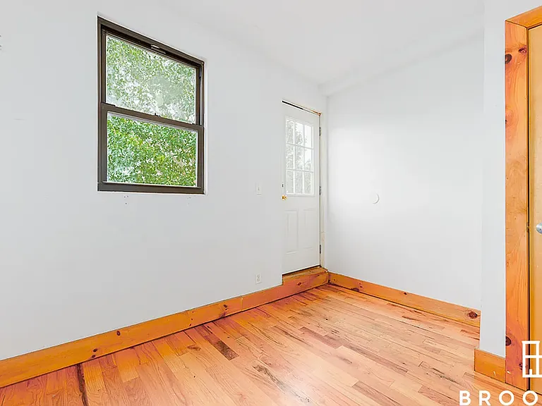 190 Schaefer St #4B — Photo 11
