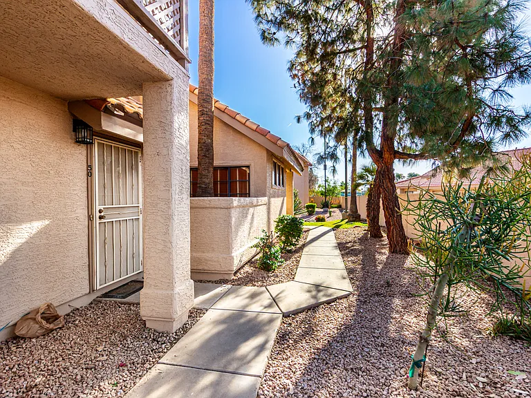 1001 N Pasadena St #50 — Photo 35