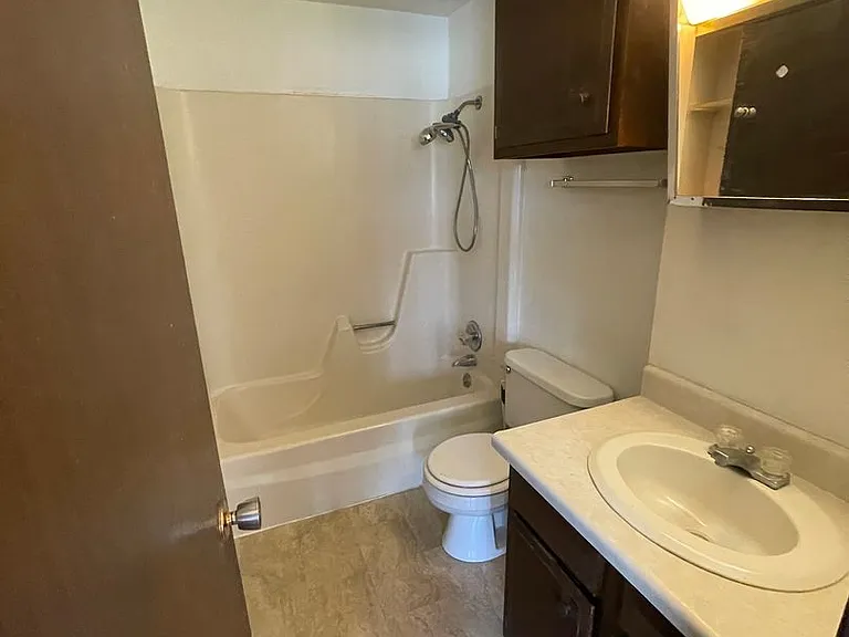 1334 Meadow Ln — Photo 7