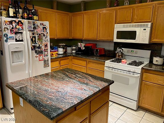 5th image of 6538 Begonia Bay Ave