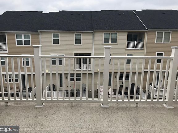 2nd image of 217 Goodall St Unit 5