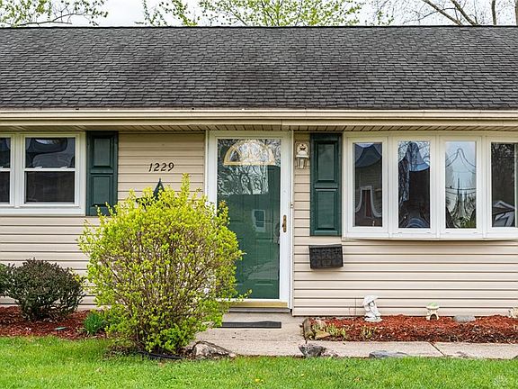 4th image of 1229 Chalet Ave