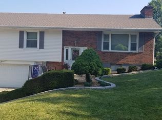 18374 Pleasant View Dr, Weston, MO 64098