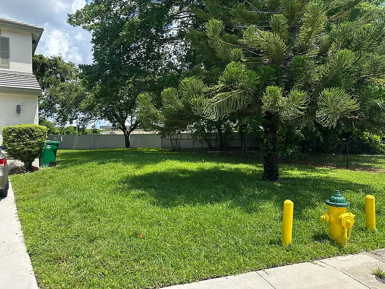 9201 SW 20th St #9201 — Photo 3