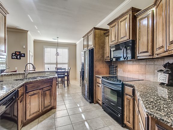 4th image of 17300 Hardwood Pl