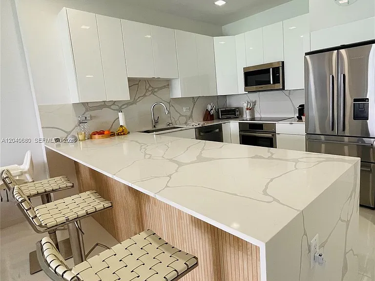 5701 Collins Ave #Penthouse 08 — Photo 9
