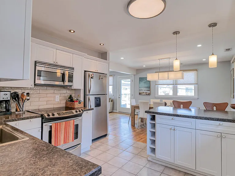 7000 Winchester Ave #TOP FLOOR — Photo 14
