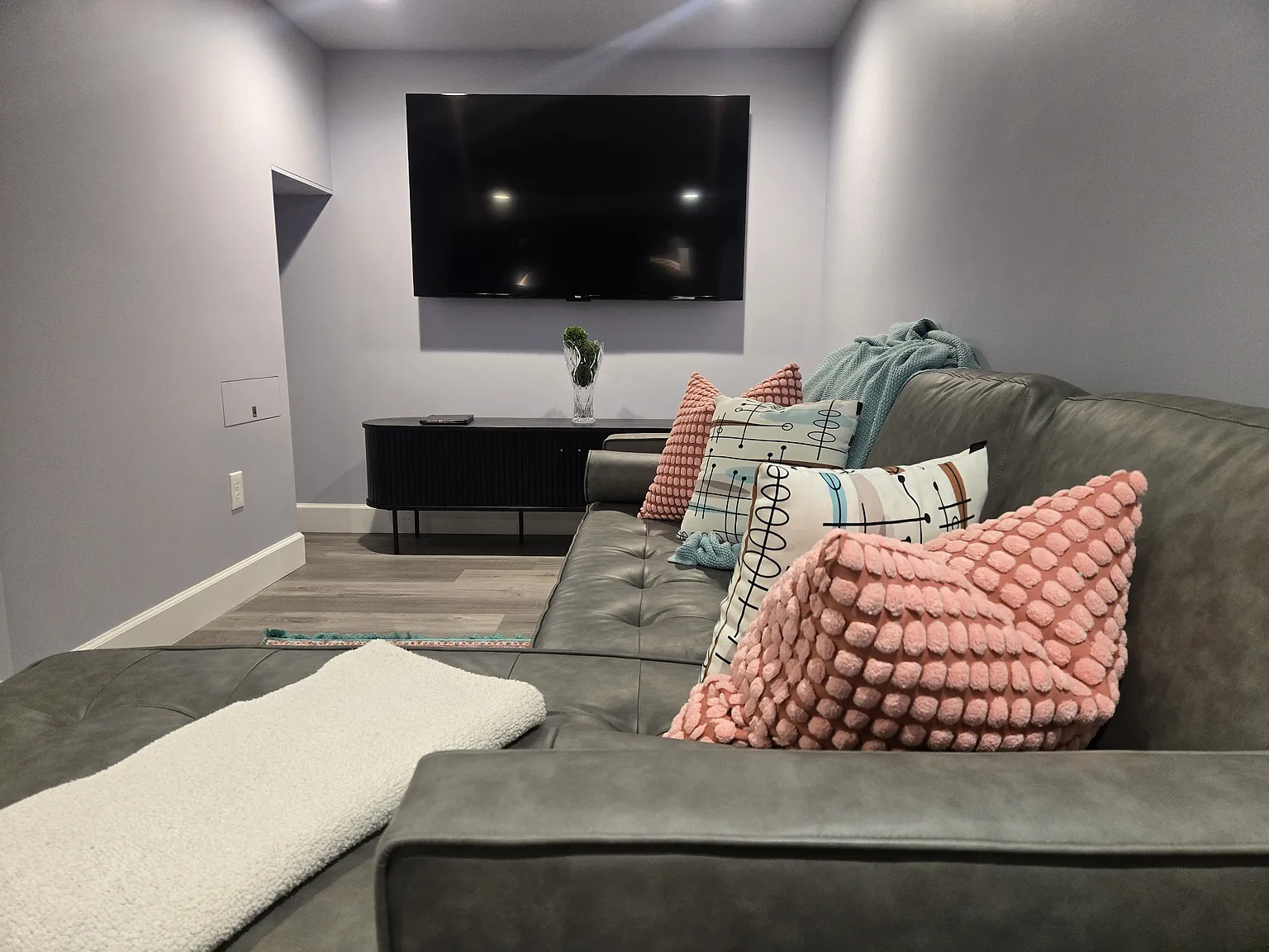 2 bed, 900 sqft, $2,350 — Photo 2