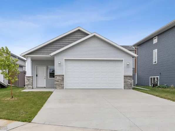 3222 10th St N, Fargo, ND 58102