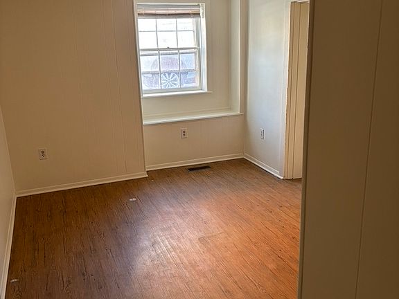2nd image of 602 Columbia St #1