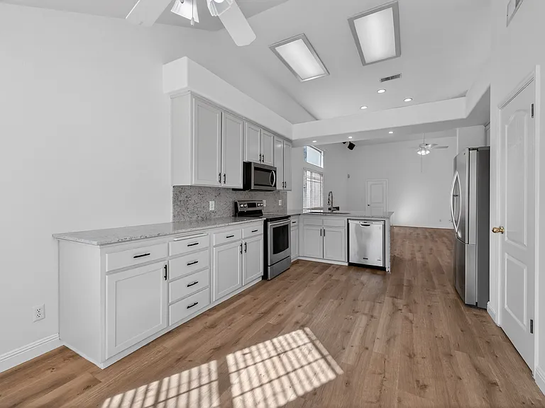 10291 N Whitney Ave — Photo 11