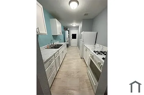 805 Ortiz Dr SE Photo 1