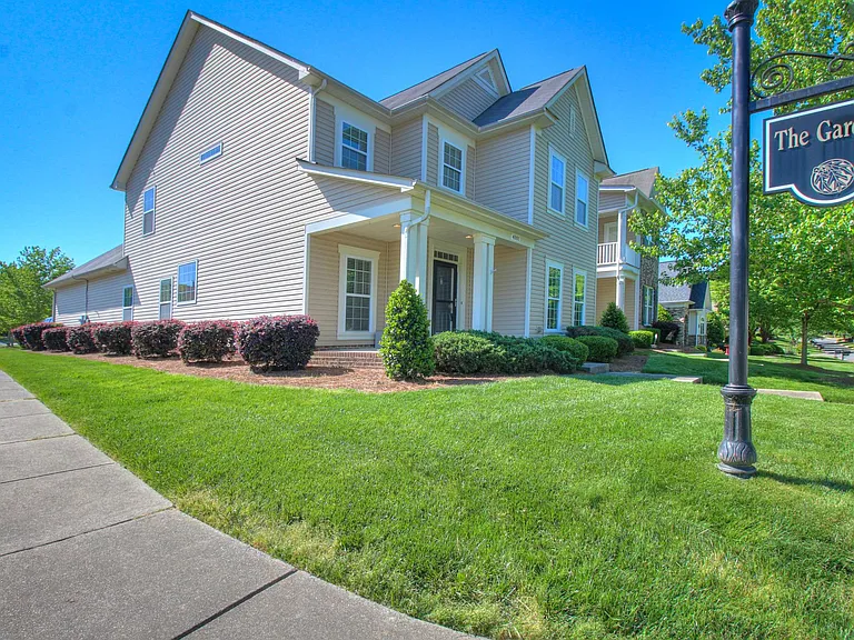 4001 Fountainbrook Dr — Photo 32