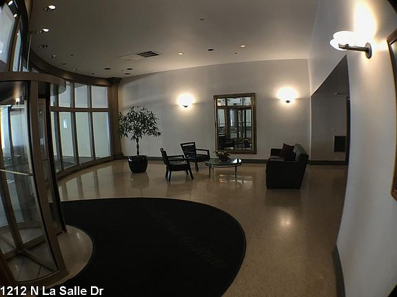 4th image of 1212 N La Salle Dr #1213