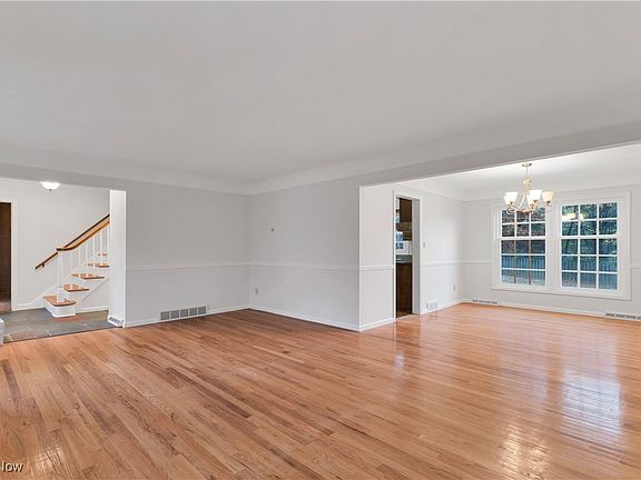 4th image of 8507 Pin Oak Dr