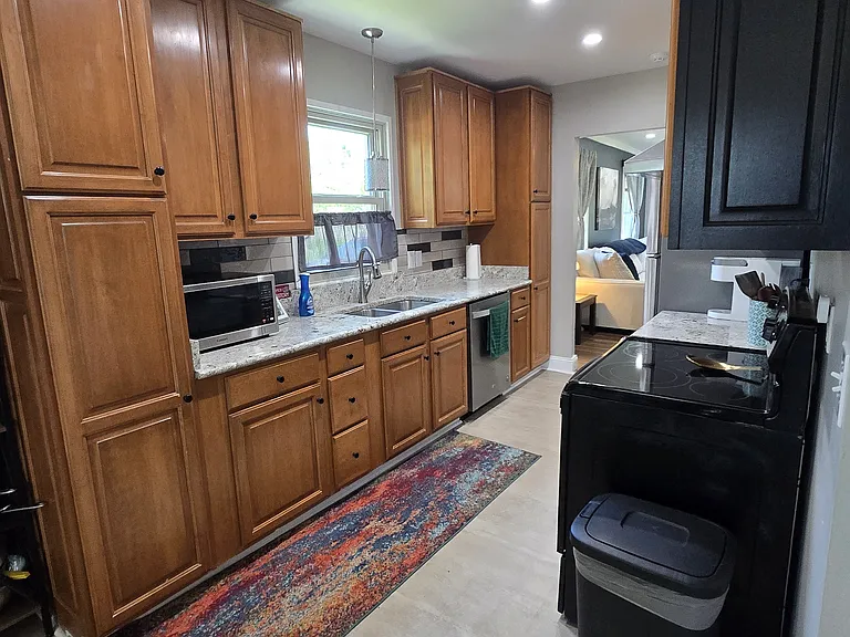 2857 S Capitol Ave — Photo 9