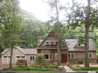 22 Bridle Path Rd, Smithtown, NY 11787