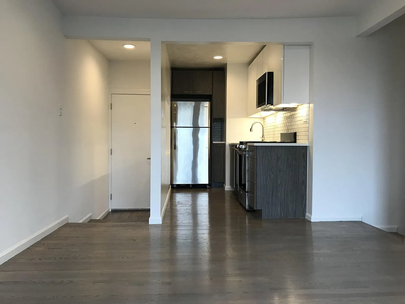 2 bed, 700 sqft, $3,700 — Photo 1