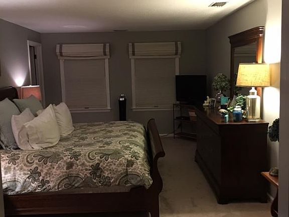5th image of 132 S Mill Dr
