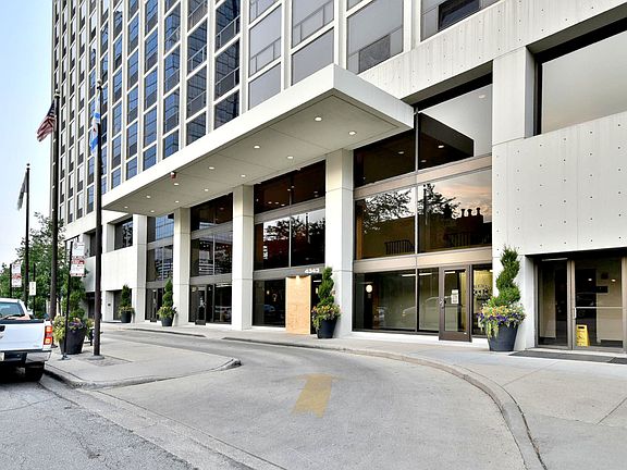 4th image of 4343 N Clarendon Ave APT 1816