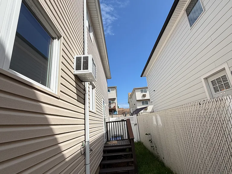 Sinclair Ave — Photo 9