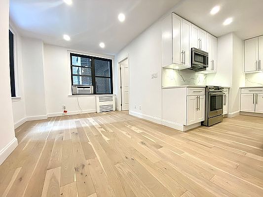 1st image of 160 E 48th St APT 8T